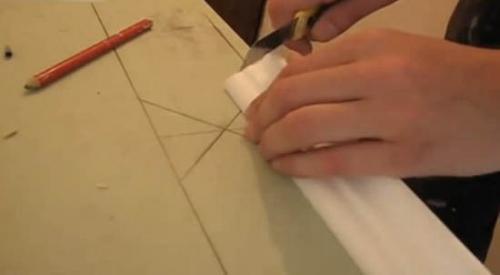 Как правильно измерить и разрезать деревянные доски для плинтуса. Несколько слов об инструментах и материалах