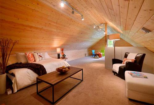 Что дешевле дом с мансардой или двухэтажный. Дом с мансардой – особенности проектной документации и выбора стройматериалов