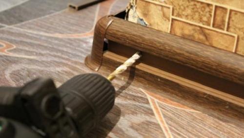 Как избежать дефектов при монтаже плинтуса без запили. 5 частых ошибок, допускаемых при установке напольного плинтуса