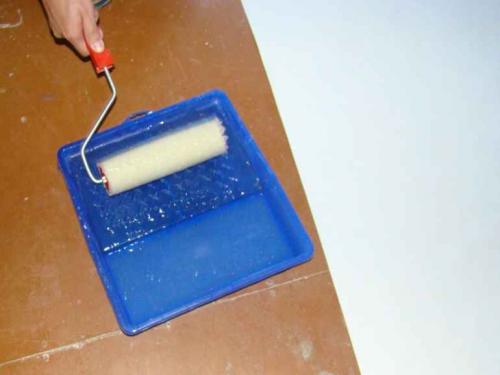 Обои клей на стену. Куда наносить обойный клей: на стену или на полотно обоев