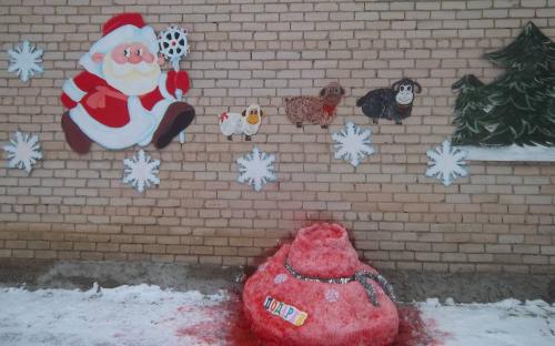 Как украсить дом снаружи своими руками. Варианты уличных украшений для дома на Новый год: трафареты, фото