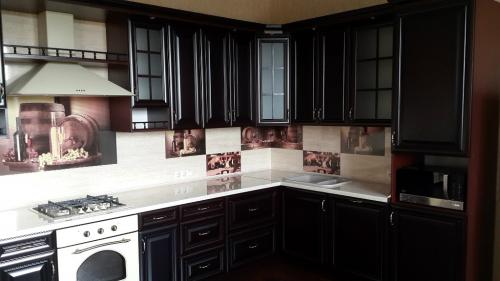 Коричневая кухня под дерево. Дизайн кухни в коричневом цвете: 60+ реальных фото интерьеров