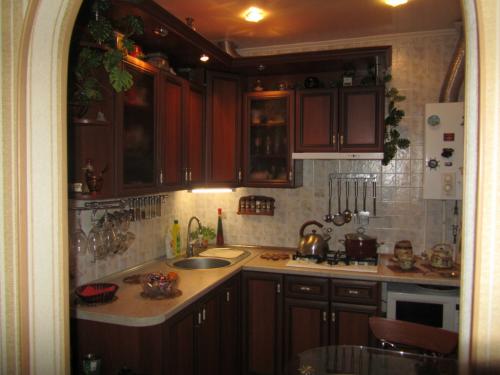 Коричневая кухня под дерево. Дизайн кухни в коричневом цвете: 60+ реальных фото интерьеров