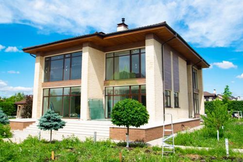 Дизайн фасада комбинированного дома в деталях. Комбинированные дома — стили, варианты архитектуры, лучшие проекты и эксклюзивный дизайн (135 фото и видео) 35 Дизайн фасада комбинированного дома в деталях. Комбинированные дома — стили, варианты архитектуры, лучшие проекты и эксклюзивный дизайн (135 фото и видео) 35