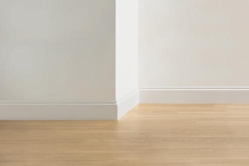 Установить широкий плинтус: простой способ улучшить интерьер 04