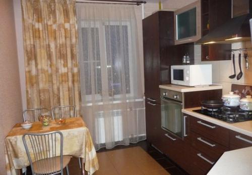 Шторы на бежево-коричневую кухню. Варианты выбора штор для коричневой кухни: основные сочетания цветов