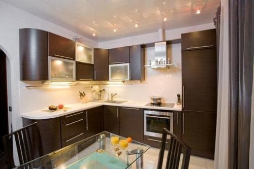 Бежево-коричневая кухня. Кому подойдет правильный цвет капучино (коричнево-бежевый)