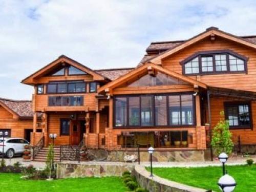 Фасад дома из дерева. Для чего нужна наружная обшивка? 13