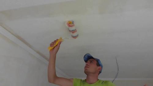 Как клеить флизелиновые обои на потолок. Клеим флизелиновые обои на потолок