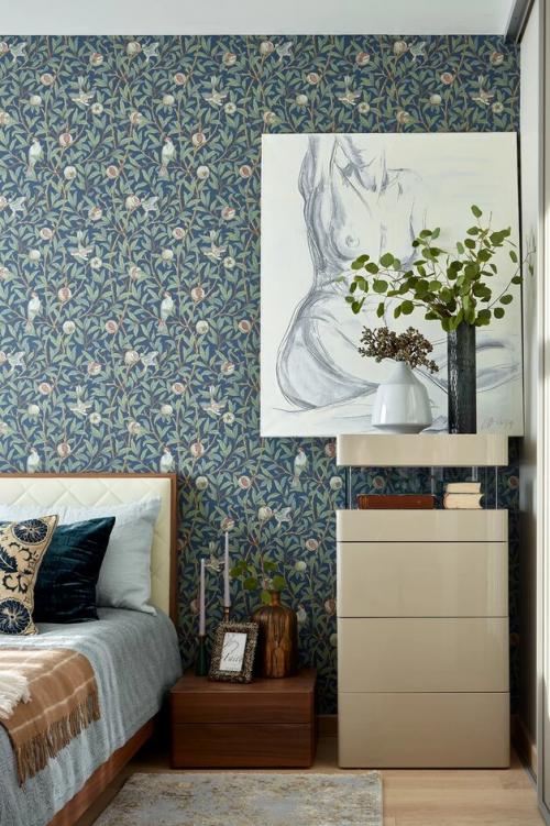 Сочетание серо-зеленого цвета с картинами: современный и стильный интерьер 19