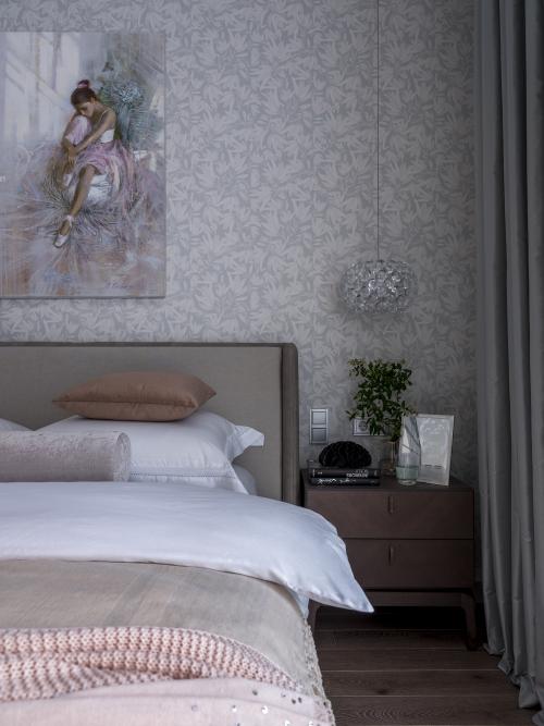 Сочетание серо-зеленого цвета с картинами: современный и стильный интерьер 18