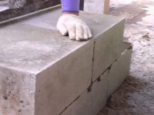 Этапы и сроки постройки дома из пеноблока. Правила и последовательность постройки дома 01