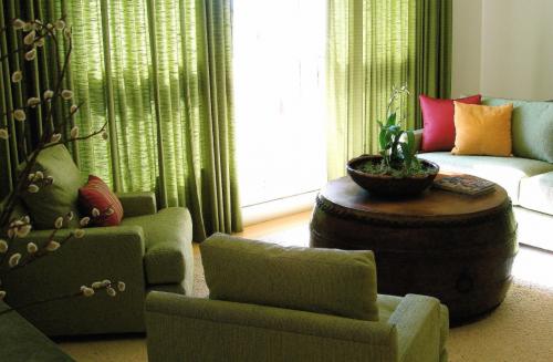 Как можно сочетать салатовый цвет с другими цветами в интерьере