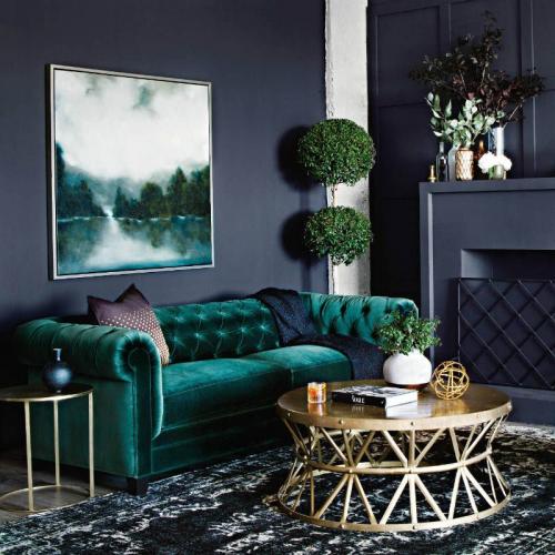 Какие материалы можно использовать для создания изумрудного цвета в интерьере
