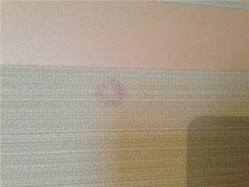 Чем обработать стены, чтобы не просвечивали обои. 3 причины возникновения проблем