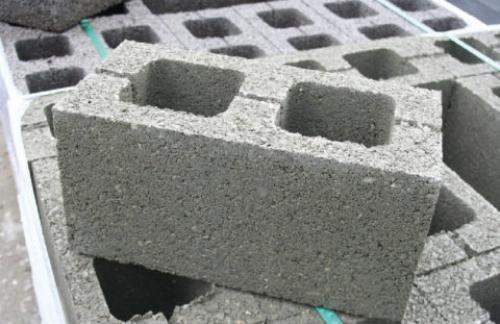 Стеновые бетонные блоки. Бетонный блок пустотелый: сфера применения и отличия от других строительных блоков