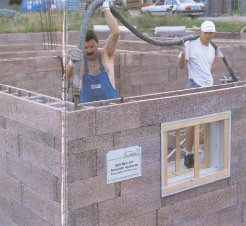 Стеновые бетонные блоки. Бетонный блок пустотелый: сфера применения и отличия от других строительных блоков