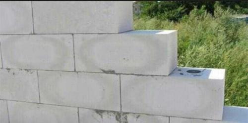 Можно ли класть газобетон в дождь. Как осуществлять кладку газобетона в дождь?