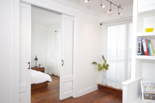 Как установить дверь купе в стену. Типы раздвижных дверей и их комплектация