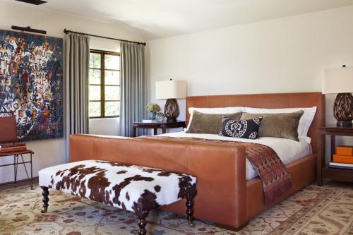 Спальня в коричневых тонах с мебелью. Почему стоит выбрать спальню в коричневых тонах?