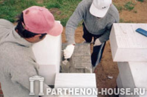 Как сделать дом из пенобетона своими руками. Кладка стен 04