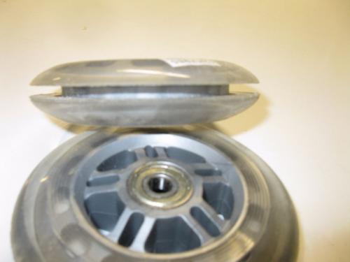 Ролики для раздвижных дверей своими руками. Простейший ролик на дверь своими руками