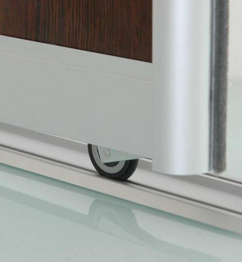 Как сделать дверь купе в кладовку. Установка дверей в кладовке с раздвижным механизмом, а так же советы по выбору и преимущества такой конструкции