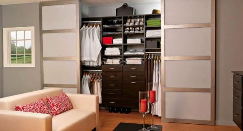 Установка раздвижных дверей в гардеробной. Типы дверей с раздвижной системой