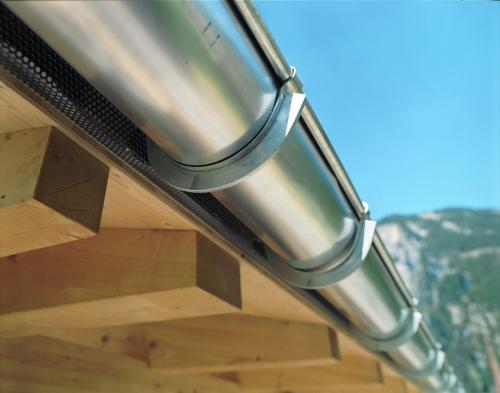 Монтаж водостока своими руками пошаговая инструкция. Установка водостоков — пошаговая инструкция для начинающих. Нестандартные варианты монтажа + 100 реальных фото