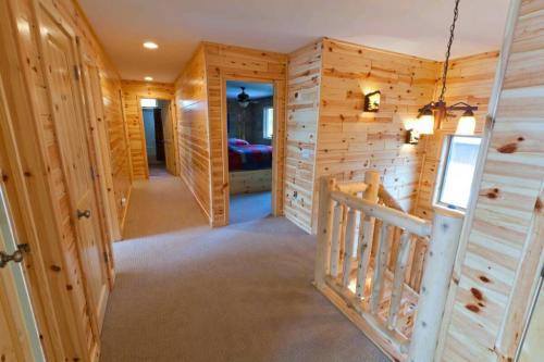 Профиль под вагонку. Монтаж вагонки своими руками. Этапы монтажа вагонки подробно.