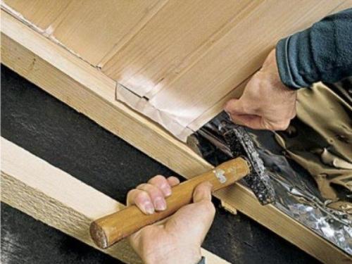 Как прибивать вагонку. Вертикальное расположение