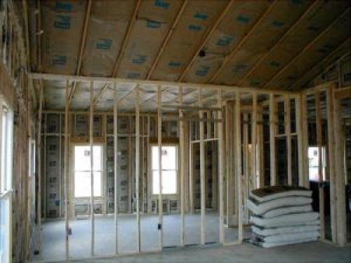 Как привязать перегородку к стене. Материалы и инструменты