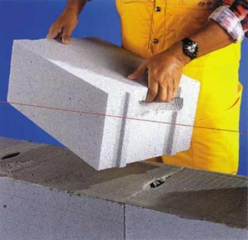 На что лучше класть газоблок. КЛАДЁМ ГАЗОБЕТОН: КЛЕЙ ИЛИ РАСТВОР?