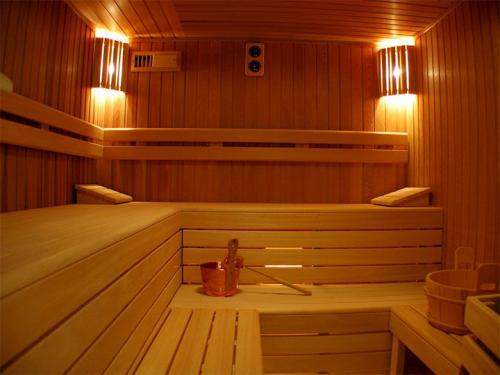 Вагонка в бане /, как делать нельзя. Вагонка - универсальный пиломатериал для отделки бани