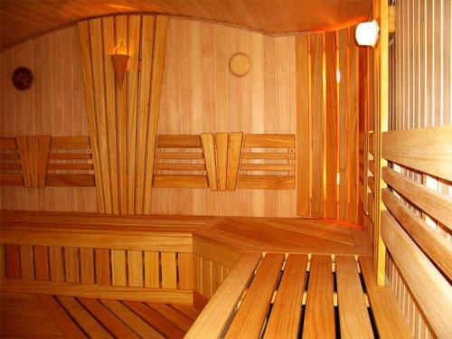 Вагонка в бане /, как делать нельзя. Вагонка - универсальный пиломатериал для отделки бани