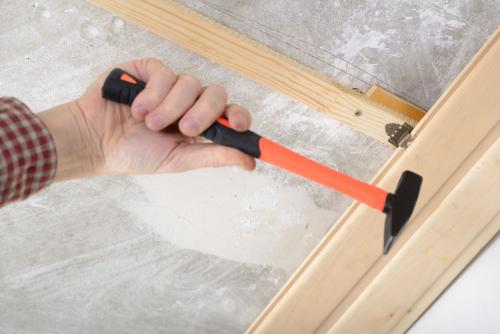 Крепление вагонки к потолку кляймерами. Что представляет собой кляймер