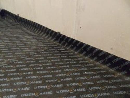 Как защитить деревянный пол от влаги и повреждений. Виды гидроизоляции для деревянного пола