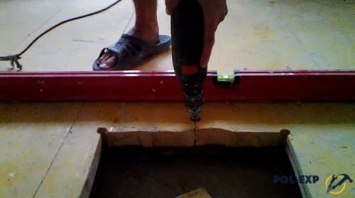 Как проверить ровность поверхности после укладки доски на лаги. Выравнивание лаг