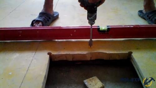 Как проверить ровность поверхности после укладки доски на лаги. Выравнивание лаг