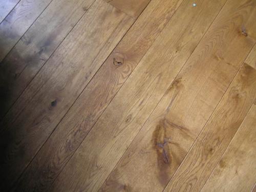 Как обеспечить долговечность и красоту покрытия при правильной укладке линолеума на деревянный пол. Особенности деревянного пола