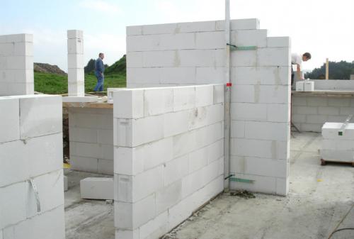 Плюсы и минусы строительства дома из пеноблоков 03