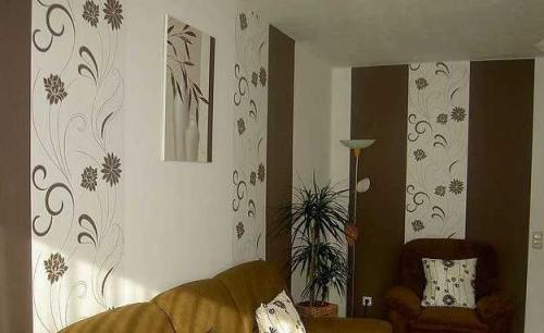 Как поклеить обои двух видов с переходом. Комбинирование по вертикали