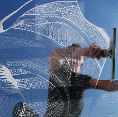 Эффективная очистка окон: пошаговое руководство 01 Эффективная очистка окон: пошаговое руководство 01