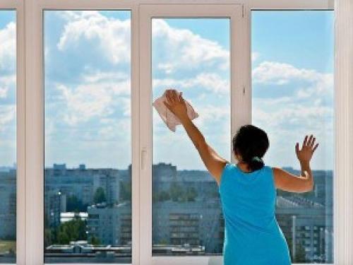 Можно ли использовать бытовые средства для очистки окон. Основные правила мытья окон