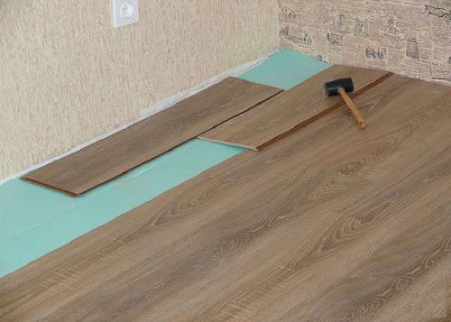 Простой путеводитель: как правильно уложить ламинат на деревянный пол 17 Простой путеводитель: как правильно уложить ламинат на деревянный пол 17