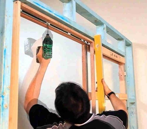 Какие особенности установки дверей-купе в Тонких стенах. Монтаж кассетной двери своими руками