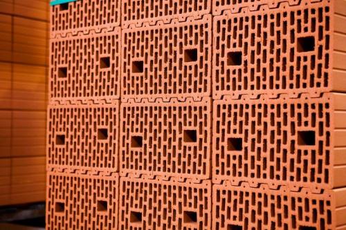 Как влияет влага на свойства керамических блоков. Основные рекомендации по хранению керамических блоков