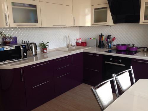 Как использовать темно-сиреневый цвет в интерьере кухни для создания уютной атмосферы. Дизайн кухни в фиолетовом цвете