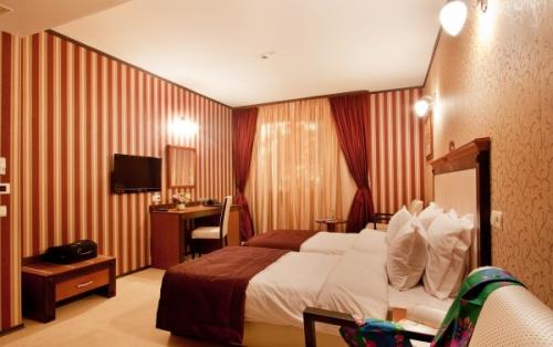 Как подобрать обои в зал двух цветов. Особенности комбинирования разноцветных обоев