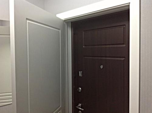 Вторая дверь в квартиру для шумоизоляции. Какие преимущества дает вторая входная дверь?